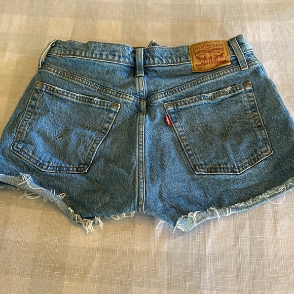 Levi’s Women’s 501 Jean Shorts - Picture 2 of 13